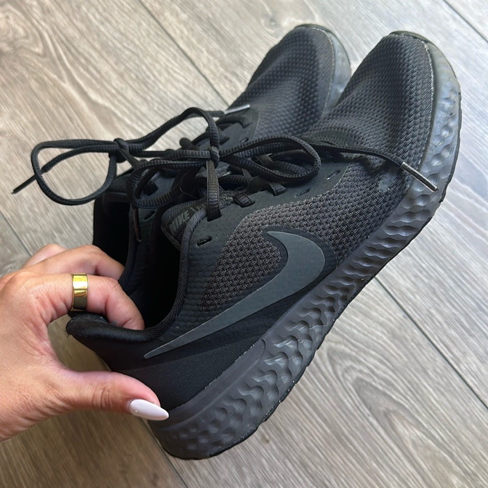 All black Nike revolution 7.5